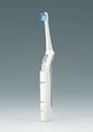 オムロン、磨く部位に適した動きに自動で切替する電動歯ブラシ「HT-B551」