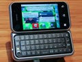 CES 2010 - MotorolaがAndroid 1.5搭載のスマートフォン「BACKFLIP」を展示