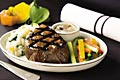 アメリカン航空、機内食を一新--ハワイの名シェフによる創作料理を提供