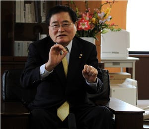 亀井金融大臣の第2記者会見、「デフレ脱出に日銀の金融政策だけでは限界」