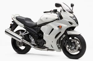 スズキ、大型スポーツバイク「バンディット1250F ABS」に白の車体色を設定
