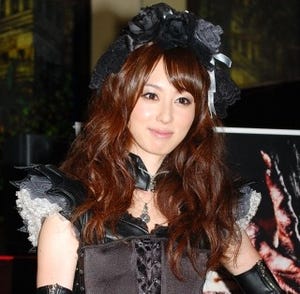 秋山莉奈のゴスロリファッションに、加藤和樹「処刑されてもいい!」