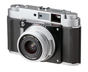 広角タイプの中判フィルムカメラ「GF670W Professional」 - 富士フイルム