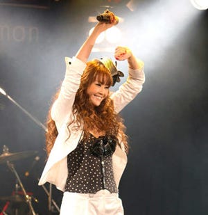 観月ありさがデビュー20周年記念ライブを開催「感謝の気持ちで一杯です」