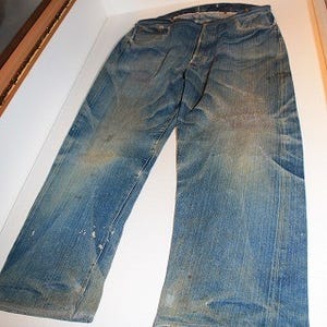 ジョブズ氏も愛したリーバイス501の原型、世界最古のジーンズが日本初上陸