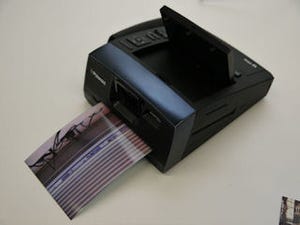 ポラロイド、クラシックデザインのプリンタ内蔵デジタルカメラ「Z340」