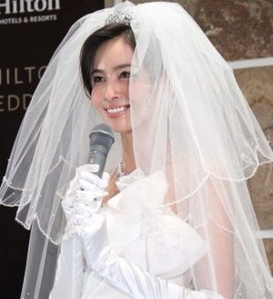 加藤夏希がウエディングドレス姿を披露 - 結婚は「早くしたい」と宣言