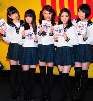 川島海荷ら9nineのメンバーが制服姿を披露「今日はコスプレ!」