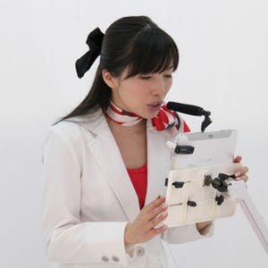 ワイヤレスジャパン2012 - ドコモ、バーチャル空間を旅行できる技術や両面ディスプレイ端末など展示