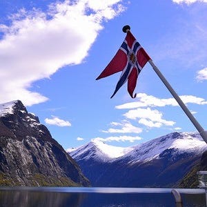 雄大な自然に抱かれた国、ノルウェー - 日常に溶け込むフィヨルドの風景