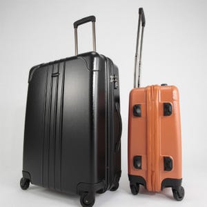 スワニー、特許技術&ポリカーボネイト採用の新作大型スーツケース発表