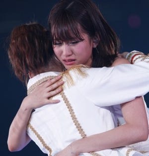 AKB48ドーム公演最終日、前田敦子が涙でお別れ「私の青春のすべてでした」