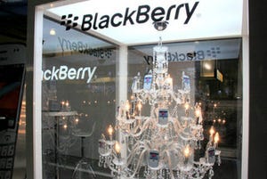 JR品川駅で「BlackBerry Bold9900」ホワイトモデルの体験イベントが開催