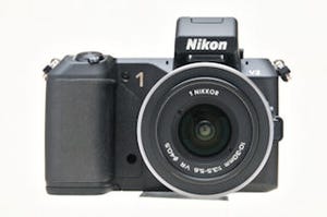 野心的進化を遂げたミラーレス一眼 - 「Nikon 1 V2」実機レビュー