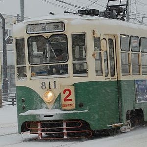 北海道の函館市電、旧811号車の台車を使用した新車「搬入風景撮影会」実施