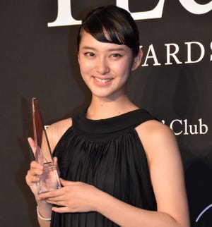 武井咲「モードなファッションに挑戦したい」- FECJ賞を受賞