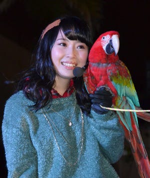 SKE48高柳明音、大好きな鳥たちとの共演で「愛してるよ～、鳥!」とご満悦