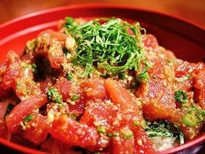大分県には、マグロをビビンパ並みに「かき混ぜて」食べる海鮮丼がある!?