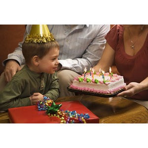 誕生日に食べるものTOP5 - ホールケーキ「切り分けサイズで喧嘩」「1人で」