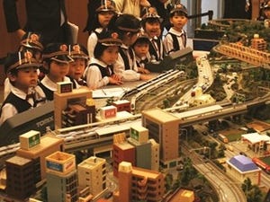 大阪・梅田で、関西の鉄道が一堂に集まる「鉄道甲子園」 -運転席の模型も!