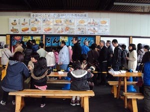 岡山県浅口市で、手延べうどんが無料で食べ放題の「春のうどん祭」を開催