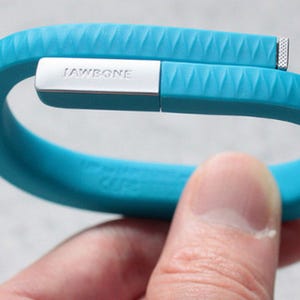 スマホと一緒に健康管理! リストバンド型デバイス「Jawbone UP」を使ってみた