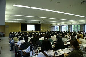 京都精華大学で、公開トークイベント「アセンブリーアワー講演会」を開催