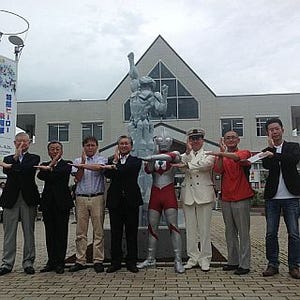 福島県須賀川市のJR須賀川駅前に、ウルトラマンのモニュメントが登場!