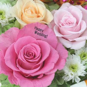 バラの花びらにお祝いの言葉を印字できるプリザーブドフラワー発売