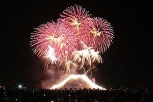 千葉県浦安市で「浦安市花火大会」を開催 -海上で6,500発を打ち上げ