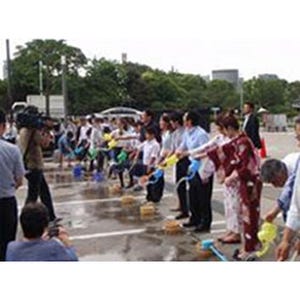 「打ち水」用に"再生水"を! 東京都、下水に高度処理を施した水を無料提供