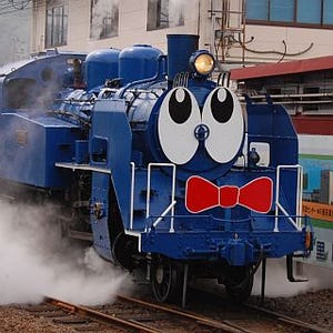静岡県の大井川鐵道、蒸気機関車C11形227号機が期間限定で「青いSL」に