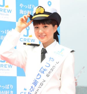 9nine・川島海荷、純白の船員服で「海っ子を応援します！」とエール