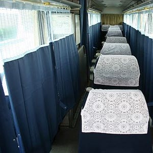 山梨交通、夜行高速バス甲府～京都・大阪線の車内に座席仕切りカーテン設置