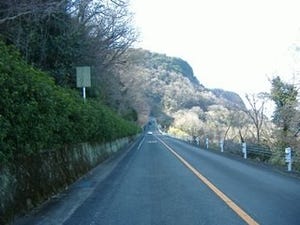 どう見ても逆転している、香川県・屋島にある不思議な坂の謎に迫る!