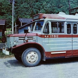 石川県の北陸鉄道、創立70周年記念で1970年代のボンネットバス塗装を復刻