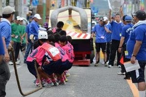 広島県福山市で、下駄を使った競技大会「ゲタリンピック2013」開催