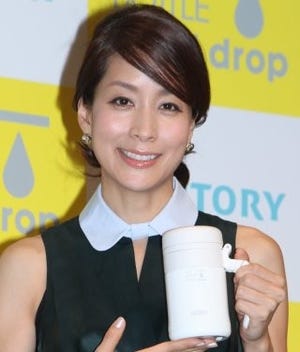 稲垣吾郎と内田恭子がマイボトルドリンク『drop』片手に初朗読会