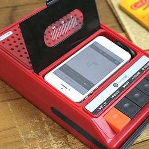1980年代のカセットデッキを再現したiPhone用スピーカー「iRecorder」
