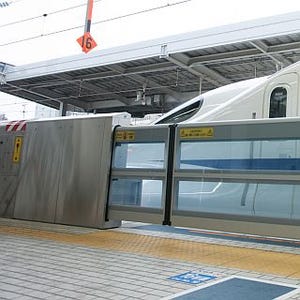 JR東海、東海道新幹線京都駅にホームドア設置 - 2015年2月から順次使用開始