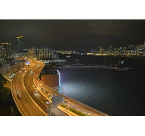 世界屈指の夜景さえも独り占め!　ホテルで味わう極上の「香港時間」って?