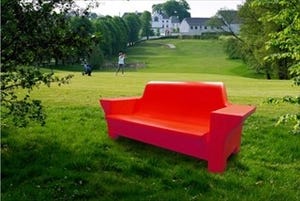 屋外でも使えるカラフルな樹脂製ソファーを発売 -アルノカ