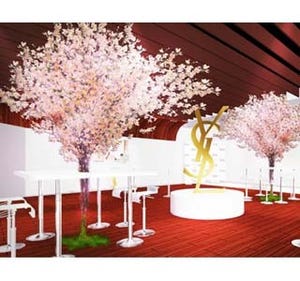 東京都・六本木ヒルズで花見イベント開催。化粧品の無料体験やパーティーも