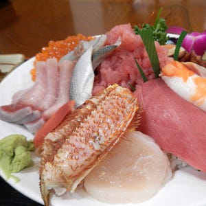 東京都・入谷の「大盛り海鮮丼」、築地レベルを余裕で突破!