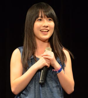 桜井美南、初ライブで透明感のある歌声を披露し「伸び伸び歌えました」