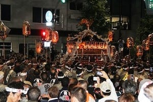 東京都台東区の鳥越神社で「鳥越祭」 -都内随一の「千貫神輿」が登場