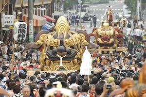 東京都・築地の波除稲荷神社で「つきじ獅子祭」 -巨大"獅子頭"が練り歩く
