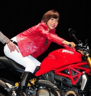 釈由美子、初めての大型バイクに「振動が伝わる～～」と大興奮