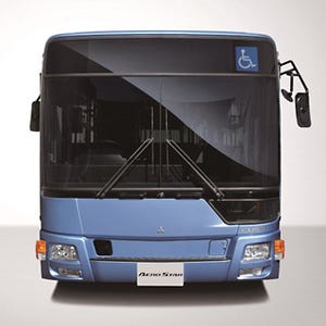 三菱ふそう、フロントを一新した新型大型路線バス「エアロスター」を発表