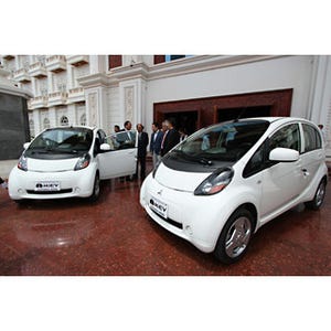 三菱自動車、ラオス政府へ電気自動車「i-MiEV」2台を寄贈